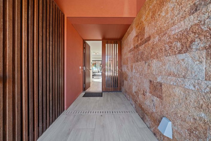 Image No.18-4 Bed Property for sale