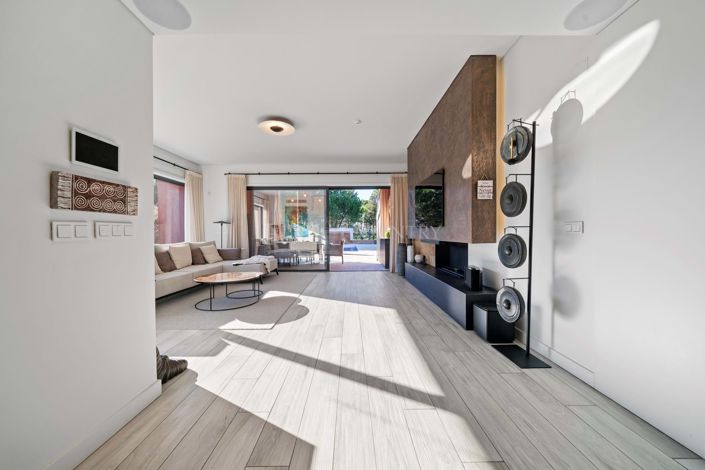 Image No.20-4 Bed Property for sale