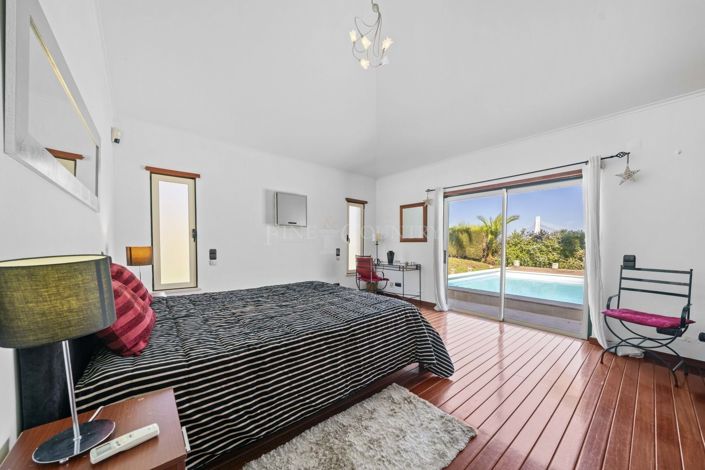 Image No.17-3 Bed Property for sale