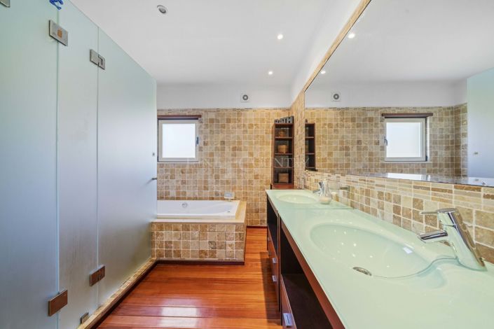 Image No.21-3 Bed Property for sale