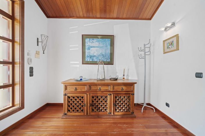 Image No.26-3 Bed Property for sale