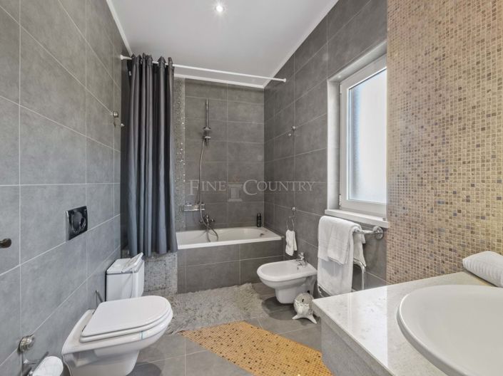 Image No.14-4 Bed Property for sale