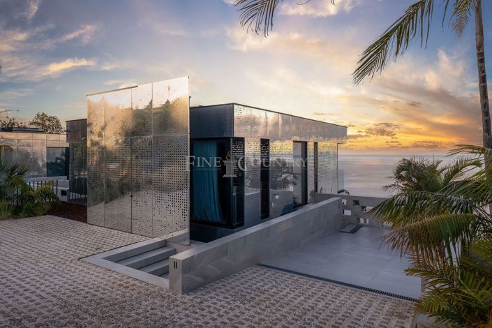 Ribeira Brava, Property