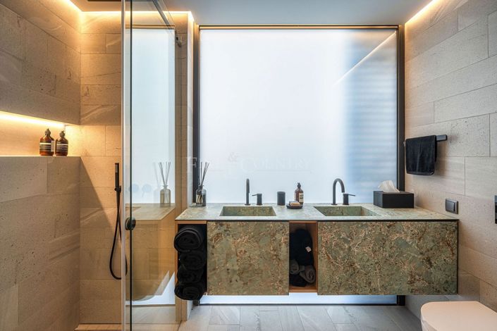 Image No.34-3 Bed Property for sale