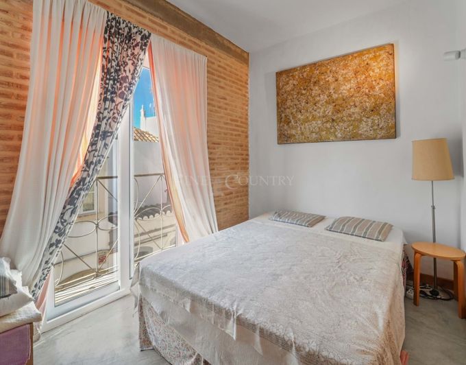 Image No.23-3 Bed Property for sale