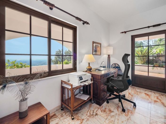 Image No.14-2 Bed Property for sale