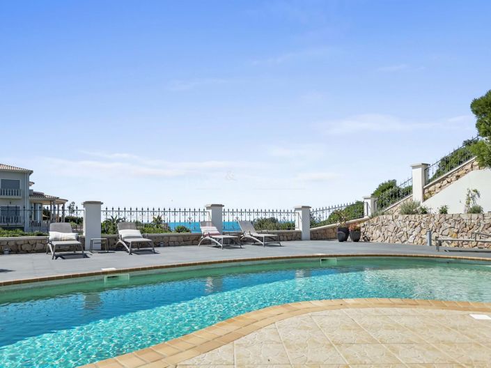 Image No.25-7 Bed Property for sale