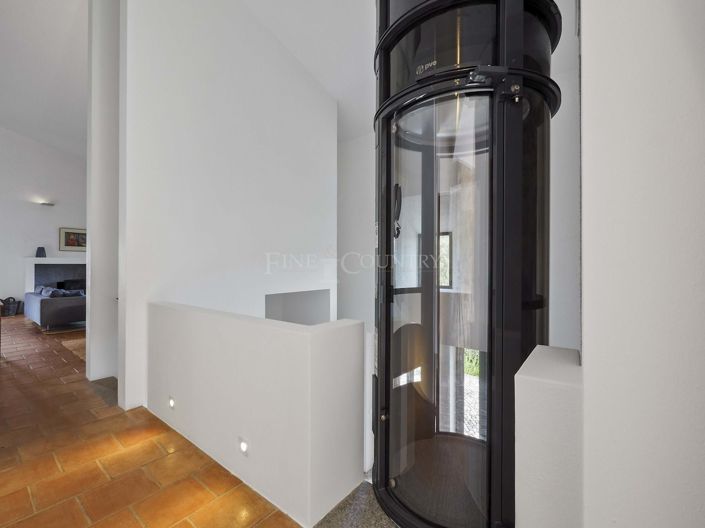 Image No.10-3 Bed Property for sale