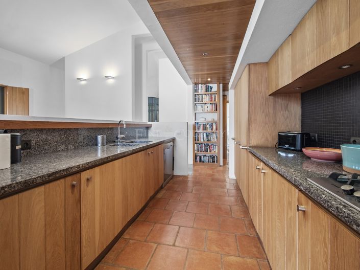 Image No.8-3 Bed Property for sale