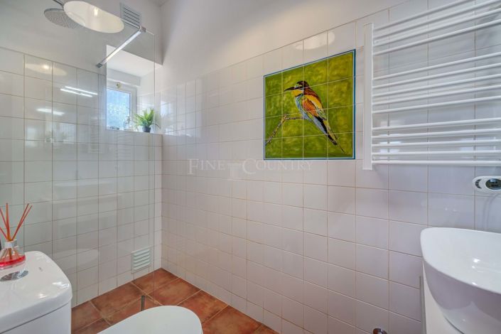 Image No.30-4 Bed Property for sale