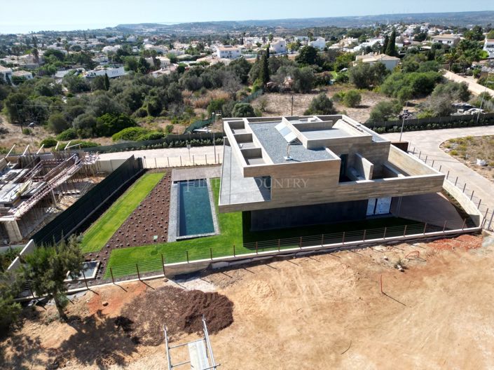 Image No.24-4 Bed Property for sale