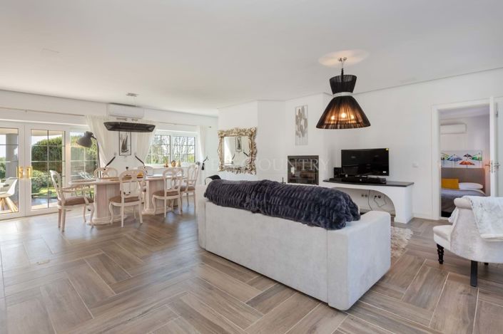 Image No.37-6 Bed Property for sale