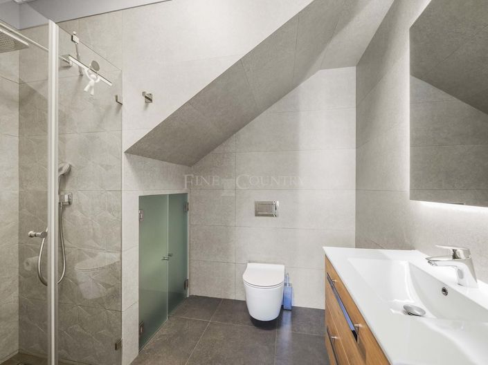 Image No.19-2 Bed Townhouse for sale