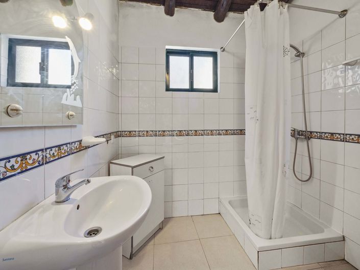 Image No.30-5 Bed Property for sale