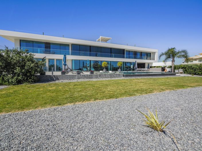 Image No.2-5 Bed Property for sale