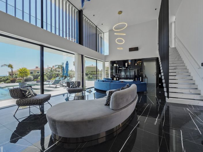 Image No.5-5 Bed Property for sale