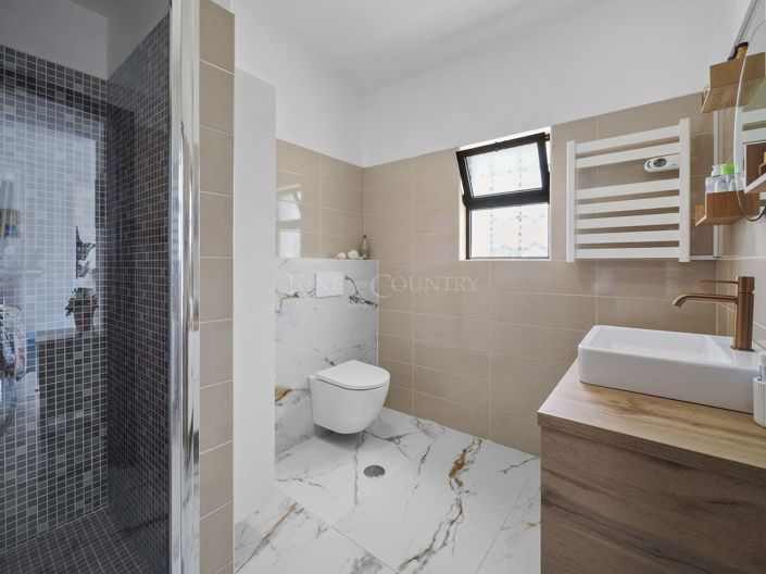 Image No.28-3 Bed Property for sale