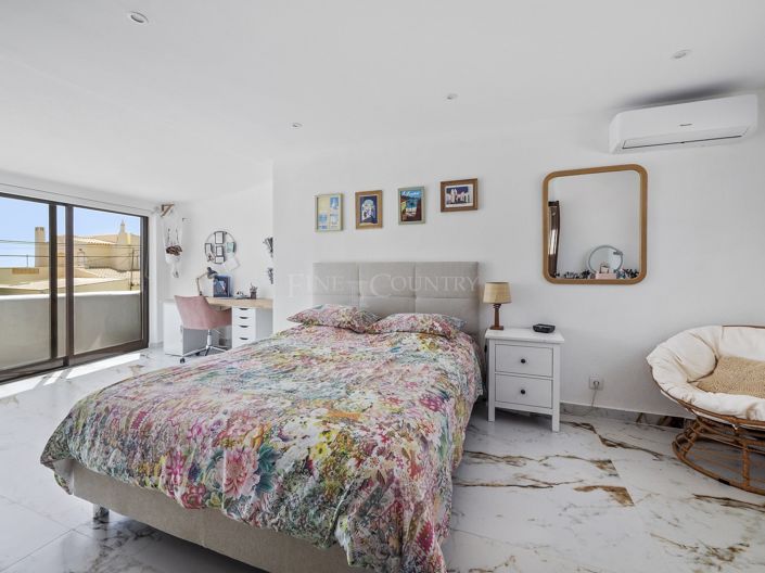 Image No.29-3 Bed Property for sale