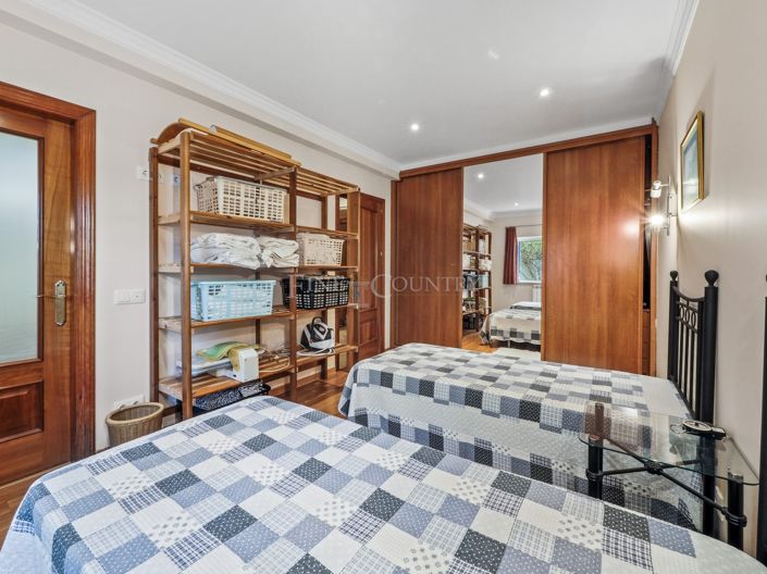 Image No.30-4 Bed Property for sale