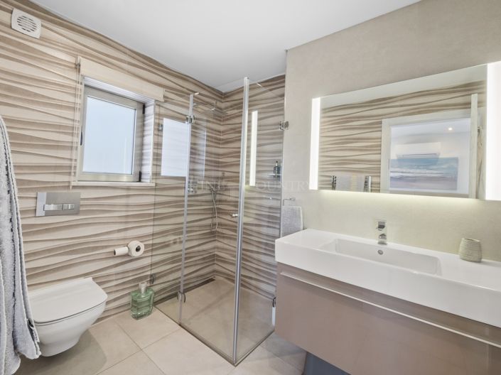 Image No.20-3 Bed Property for sale