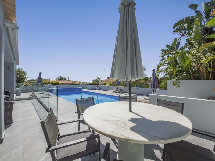 Image No.12-3 Bed Property for sale