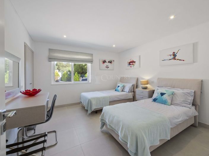 Image No.15-3 Bed Property for sale