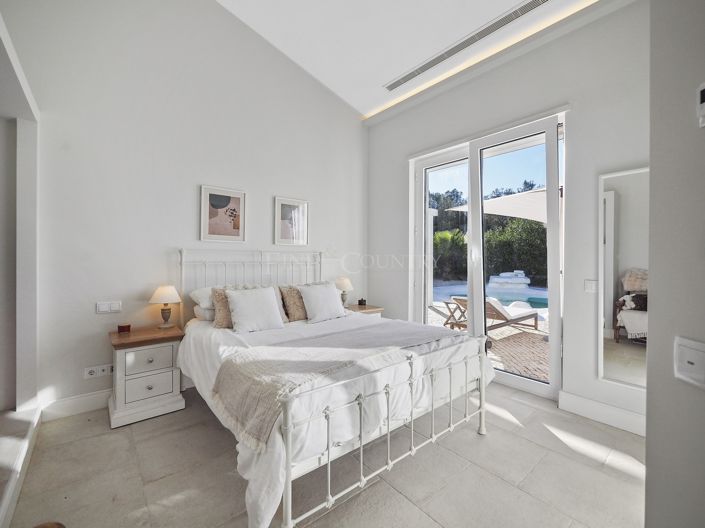 Image No.13-4 Bed Property for sale