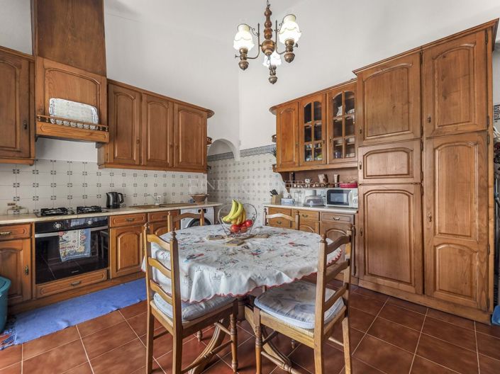 Image No.6-3 Bed Property for sale