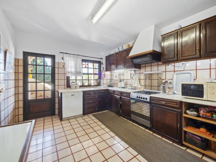 Image No.15-5 Bed Property for sale