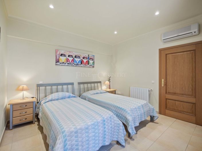 Image No.13-4 Bed Property for sale