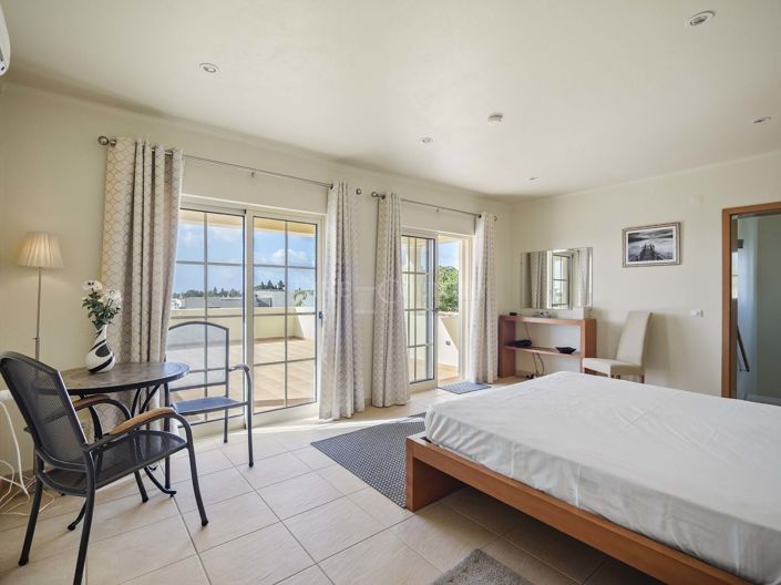 Image No.17-4 Bed Property for sale