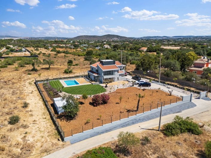 Image No.40-6 Bed Property for sale