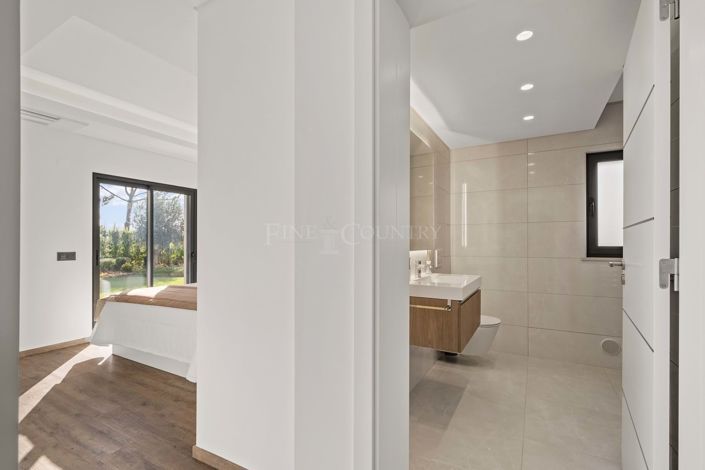 Image No.13-3 Bed Property for sale