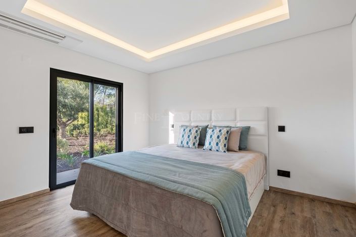 Image No.17-3 Bed Property for sale