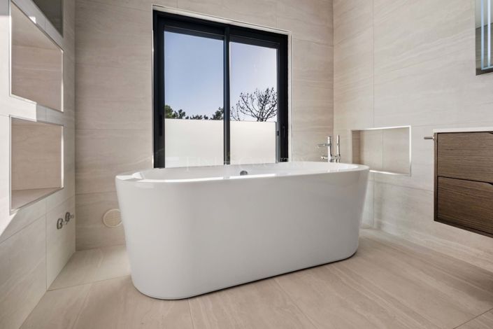 Image No.25-3 Bed Property for sale