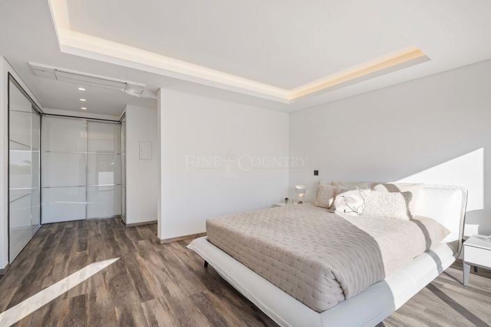 Image No.26-3 Bed Property for sale