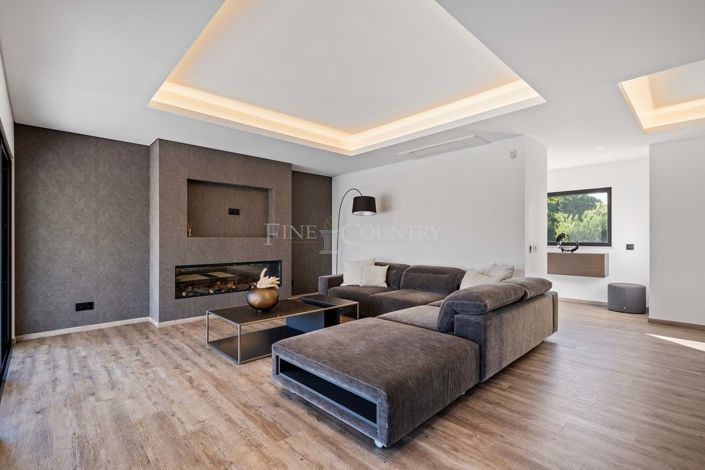 Image No.5-3 Bed Property for sale