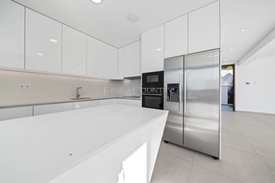 2104-352828-b952a8cbdbc2fd66601ce91bb265b9cce