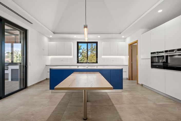 Image No.13-4 Bed Property for sale