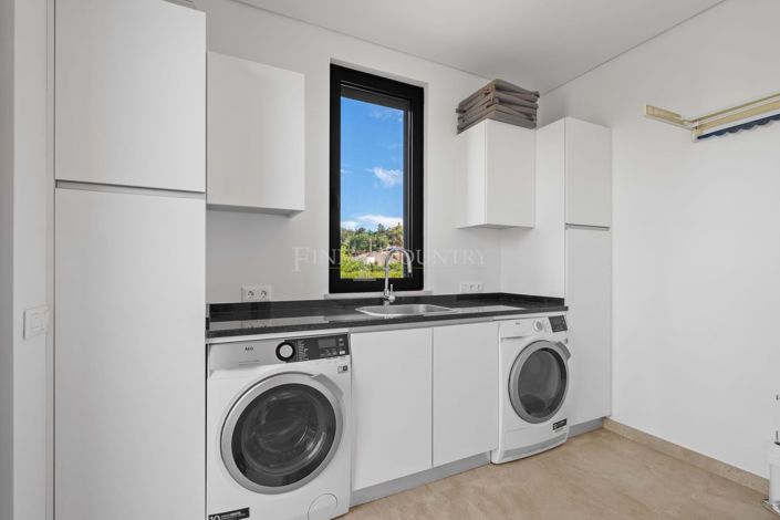 Image No.18-4 Bed Property for sale