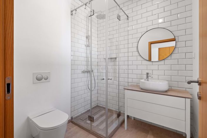 Image No.24-4 Bed Property for sale