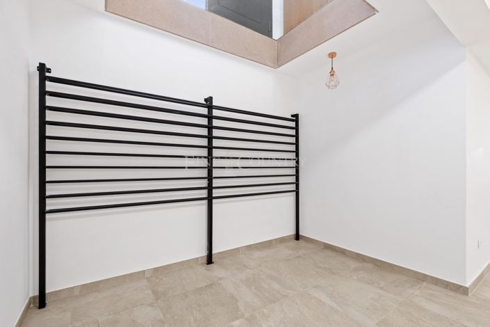 Image No.31-4 Bed Property for sale