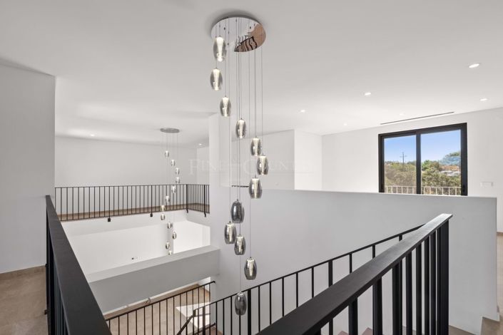 Image No.35-4 Bed Property for sale