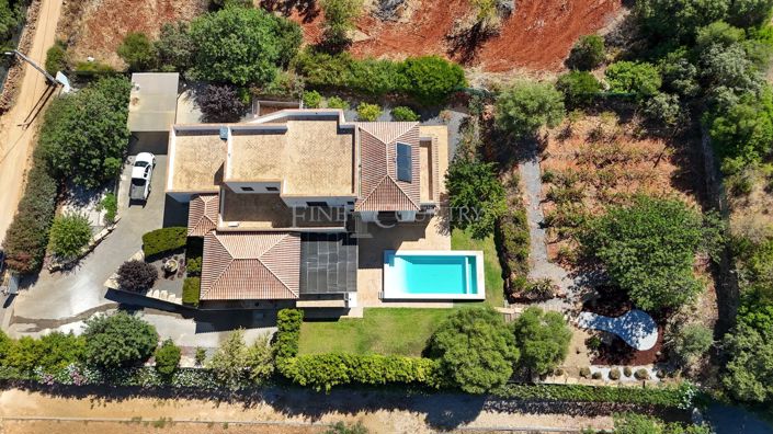 Image No.55-4 Bed Property for sale