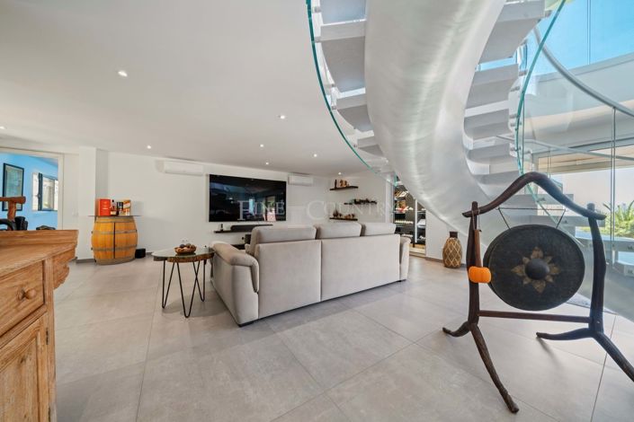 Image No.57-3 Bed Villa for sale