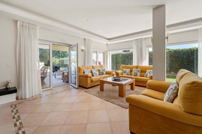 2104-358470-b952a8cbdbc2fd66601ce91bb265b9cce