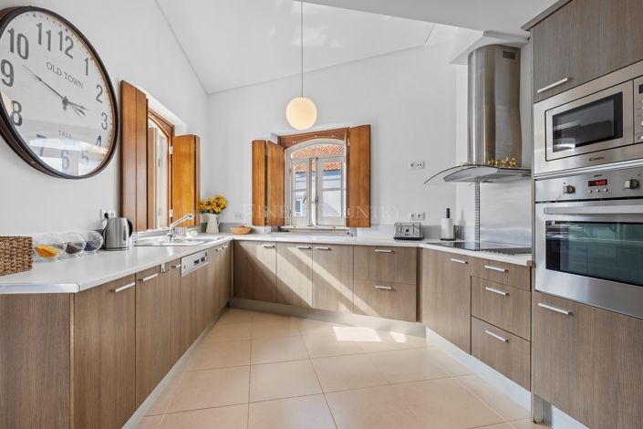 Image No.16-6 Bed Townhouse for sale