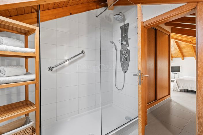 Image No.23-6 Bed Townhouse for sale