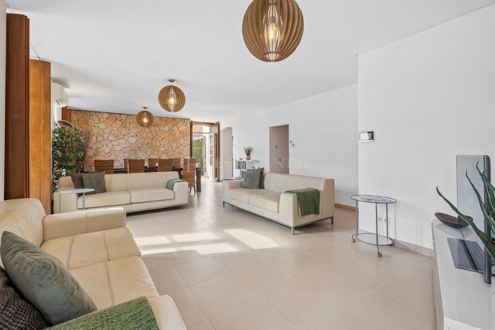 Image No.44-6 Bed Townhouse for sale