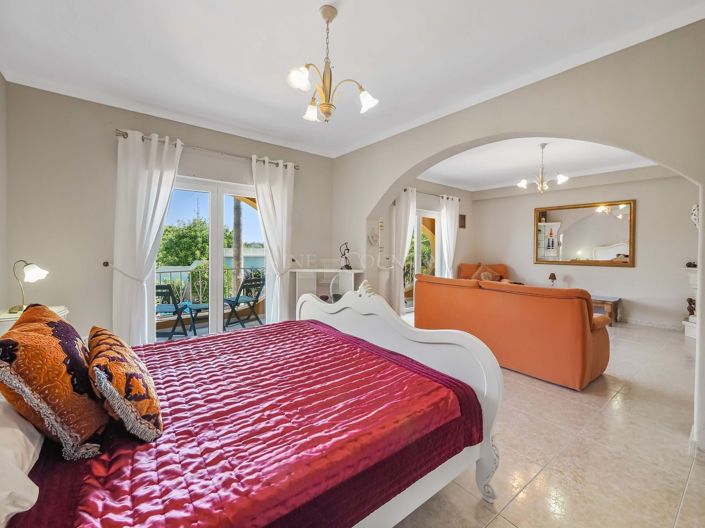 Image No.11-5 Bed Villa for sale